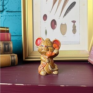 Vintage Kitsch Japan Ceramic Mouse Figurine Salt & Pepper Shaker w/ Carrot